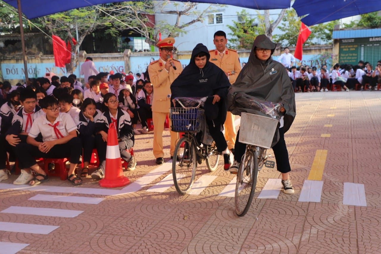 Công an quận Đồ Sơn: Tuyên truyền kỹ năng tham gia giao thông cho học sinh